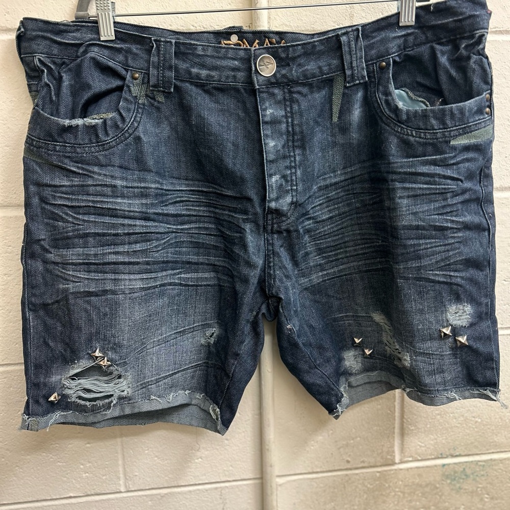 Avmax distressed studded jean shorts size 38